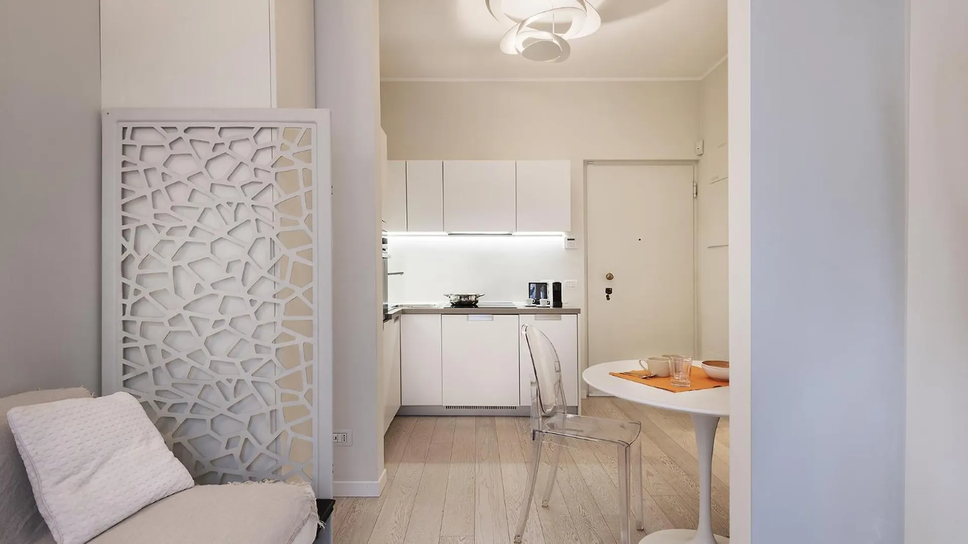 Fifty Eight Suite Milan Repubblica 0*,  Italy