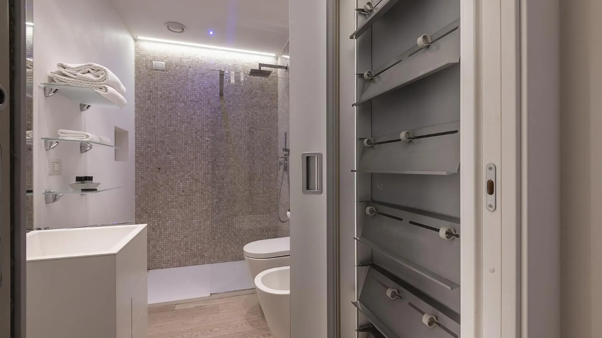Fifty Eight Suite Milan Repubblica Italy