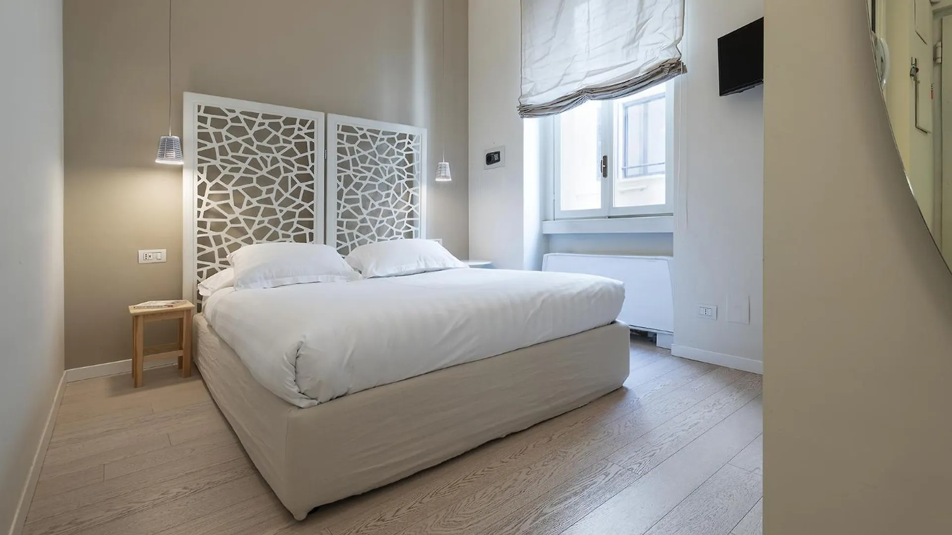 Fifty Eight Suite Milan Repubblica 0*,  Italy