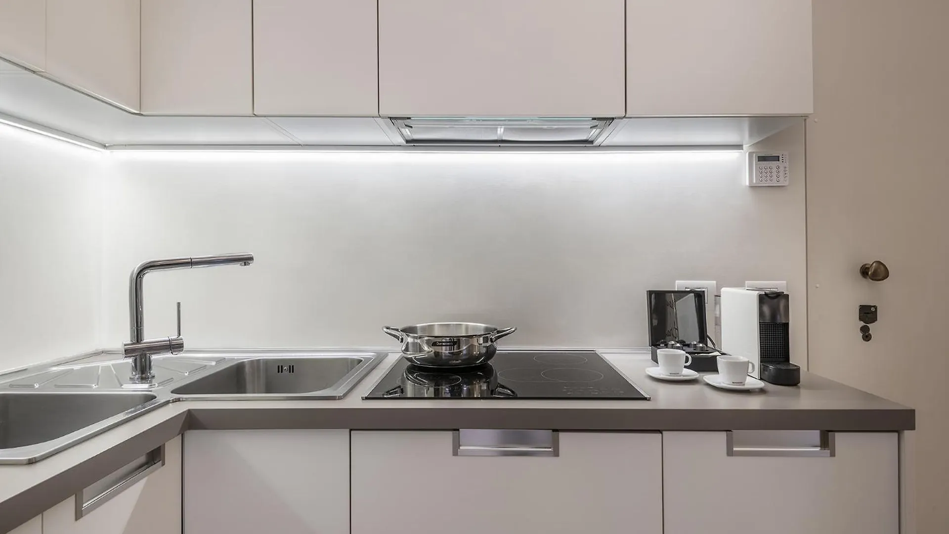 Fifty Eight Suite Milan Repubblica Apartment