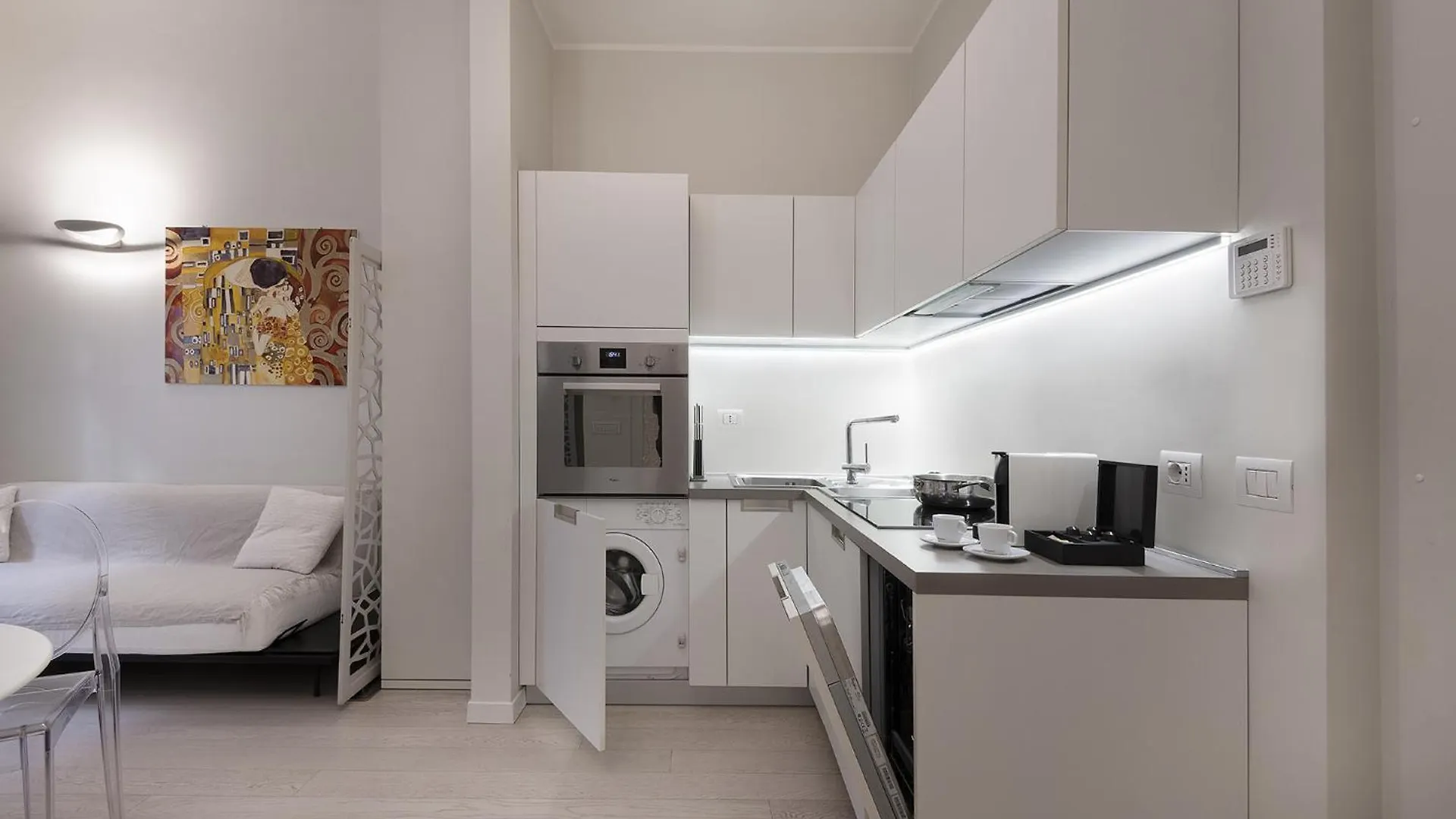 Fifty Eight Suite Milan Repubblica Apartment